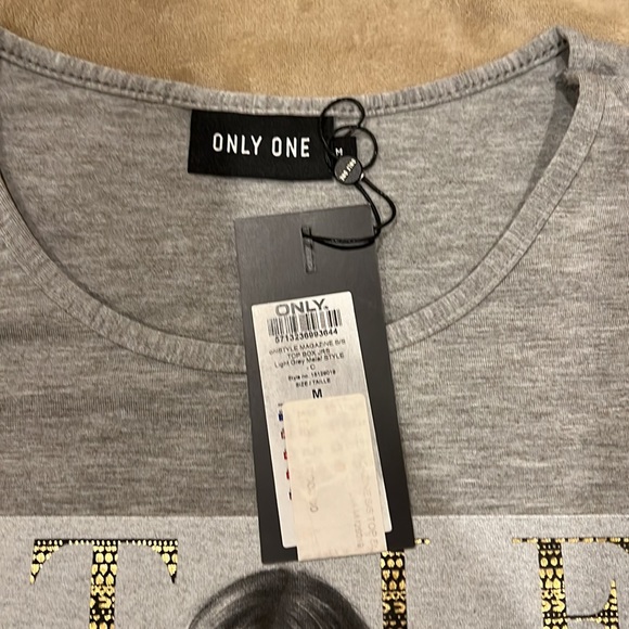 Beautiful Only One Vintage T-shirt model: “On Style Magazine” - Picture 5 of 9